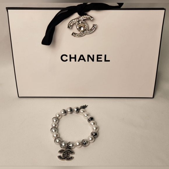 Chanel Pendant Faux Pearl and silver Bracelet Rhinestones - Picture 1 of 6